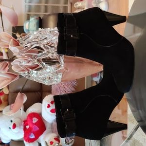 Italian woman gorgeous boots